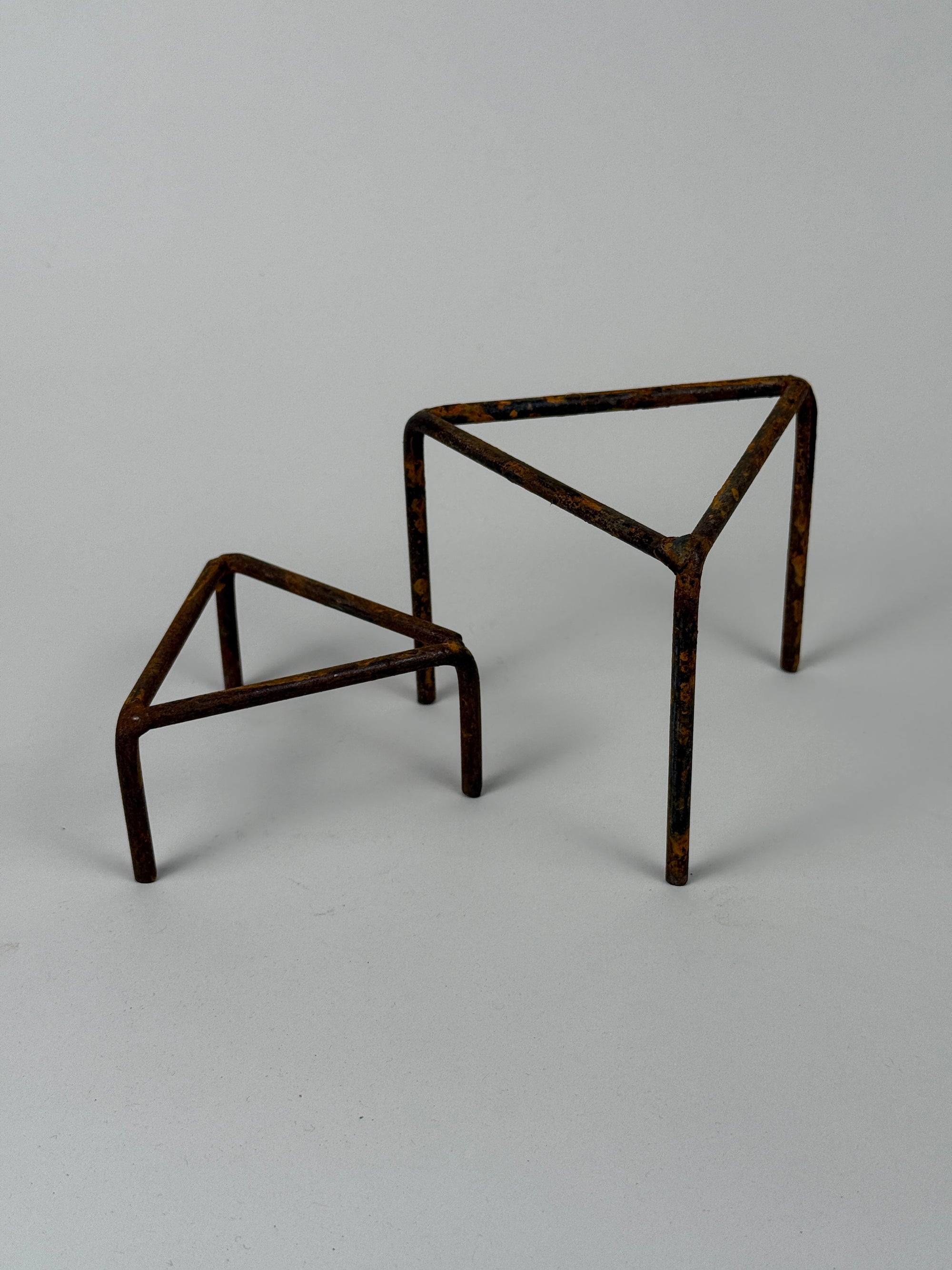 Iron stand triangel Ø10cm
