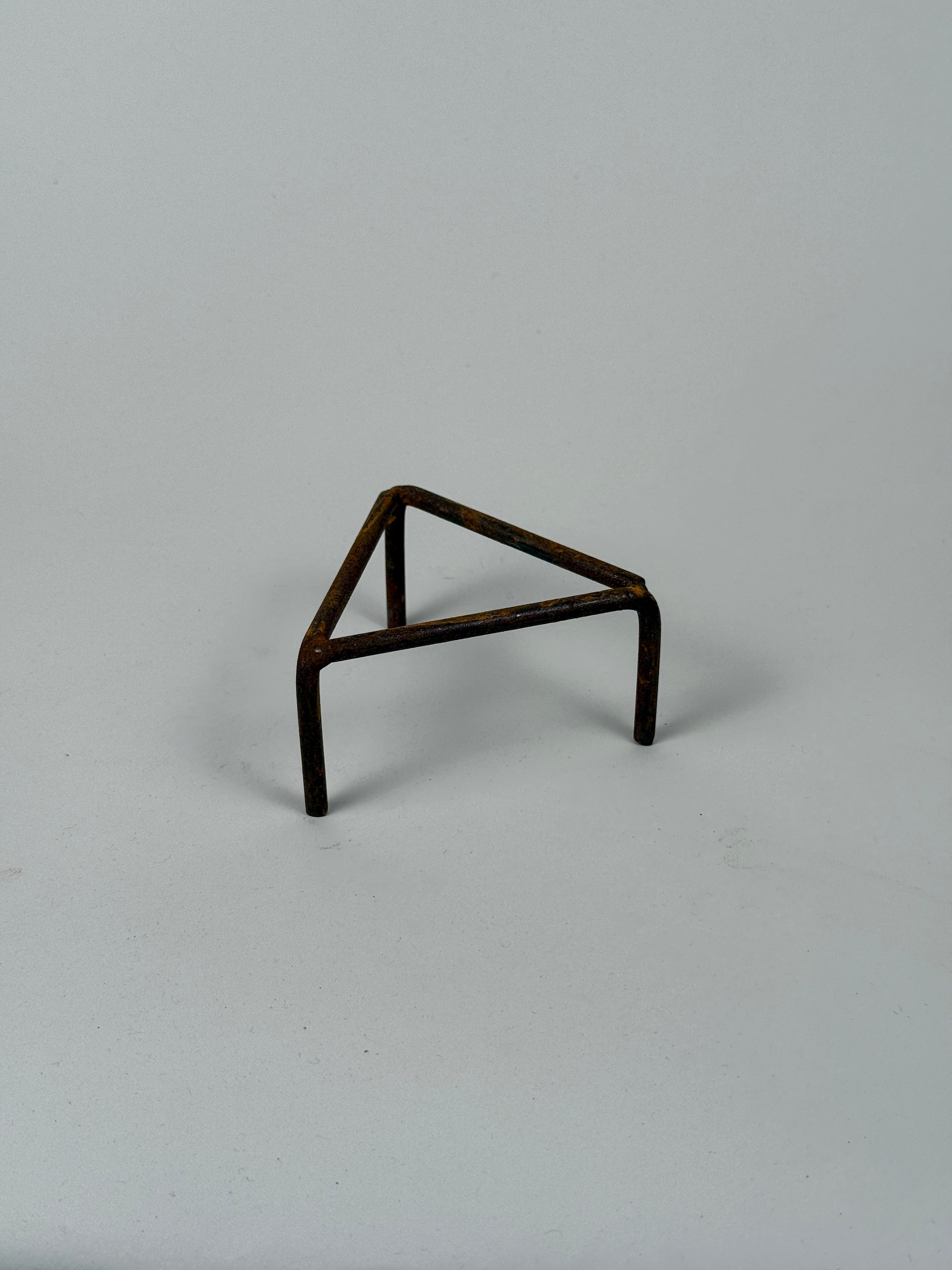 Iron stand triangel Ø10cm