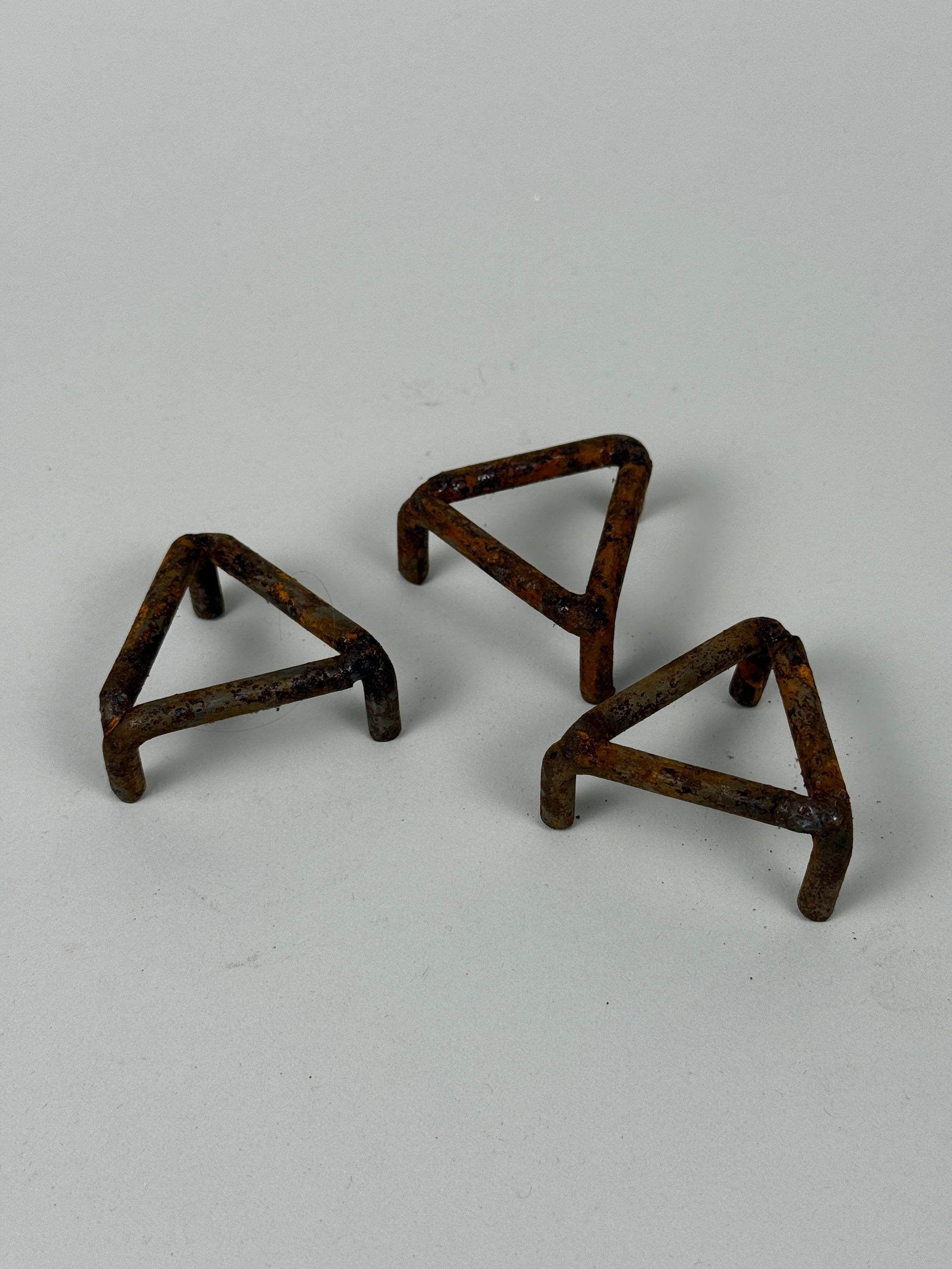 Iron stand triangel Ø5cm