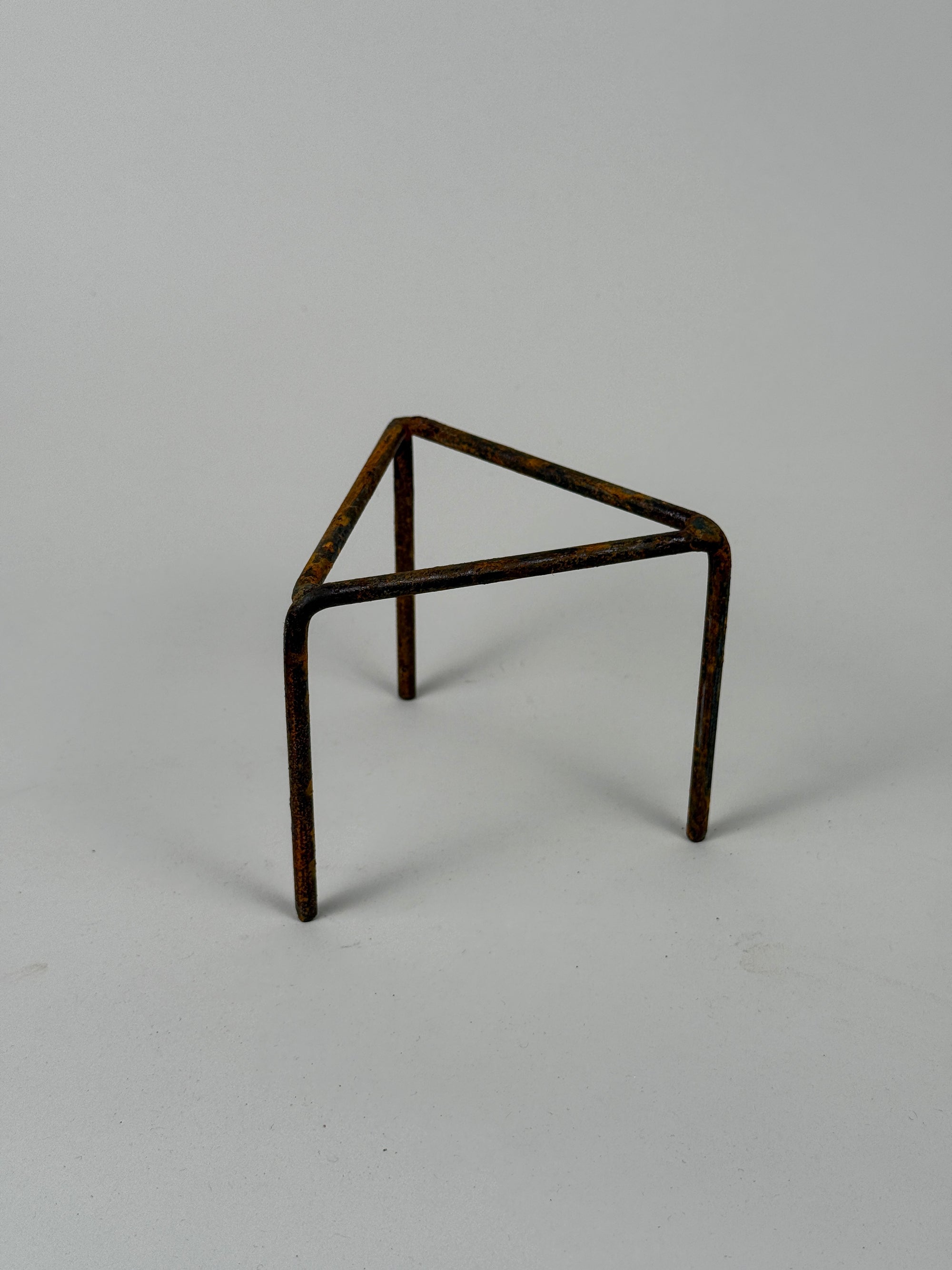 Iron stand triangel Ø12cm
